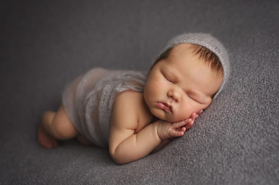 Ein Neugeborene Junge | Neugeborenenfotografie in München